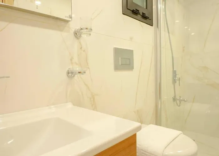 Luxury Honeymoon With Sea View