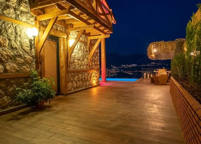 Luxury Honeymoon With Sea View Villa